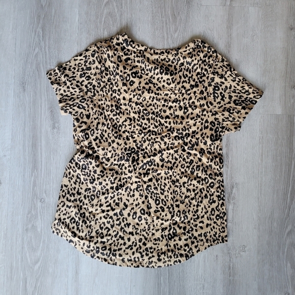 Leopard Print Cotton V-neck T-shirt Women's M Old Navy - Picture 2 of 2